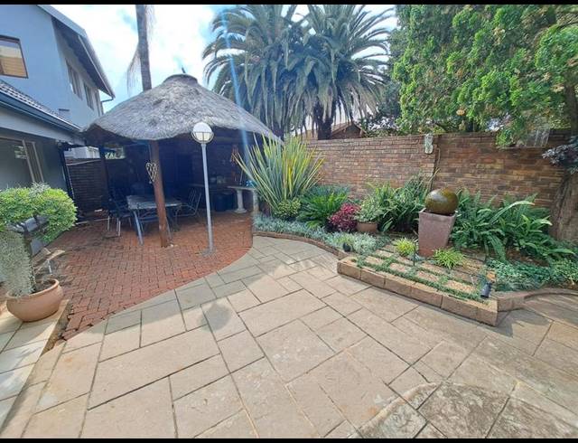 6 BEDROOM HOUSE FOR SALE IN ELDORAIGNE